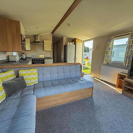 Lovely 8 Berth Caravan In Southview Holiday Park, Ref 33042Tc สเกคเนส ภายนอก รูปภาพ
