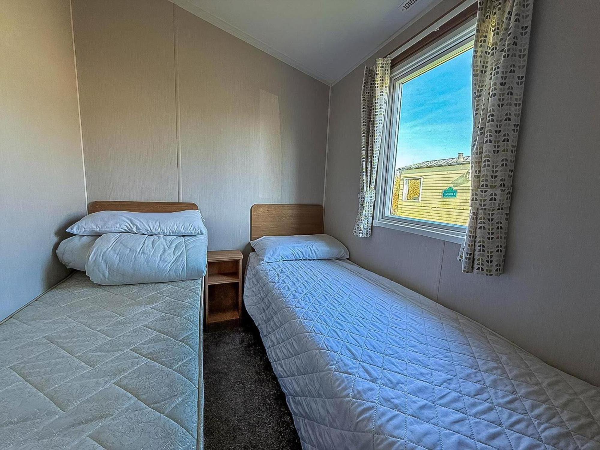 Lovely 8 Berth Caravan In Southview Holiday Park, Ref 33042Tc สเกคเนส ภายนอก รูปภาพ