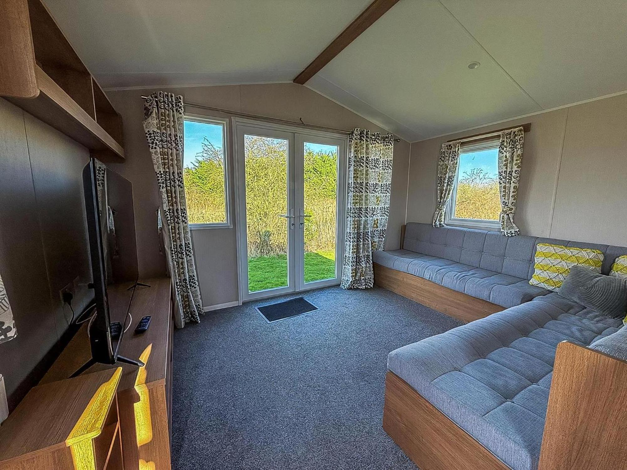 Lovely 8 Berth Caravan In Southview Holiday Park, Ref 33042Tc สเกคเนส ภายนอก รูปภาพ