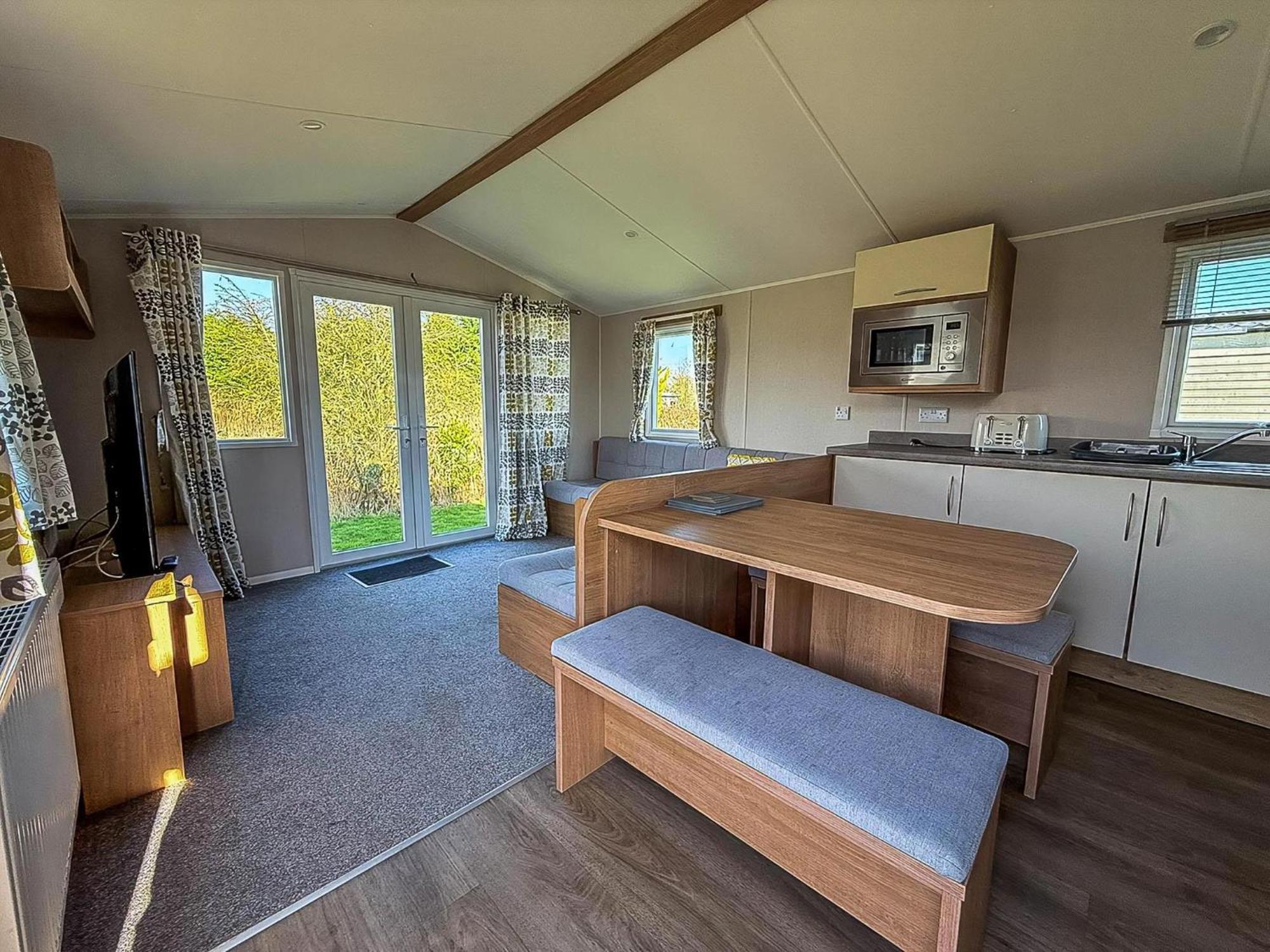 Lovely 8 Berth Caravan In Southview Holiday Park, Ref 33042Tc สเกคเนส ภายนอก รูปภาพ